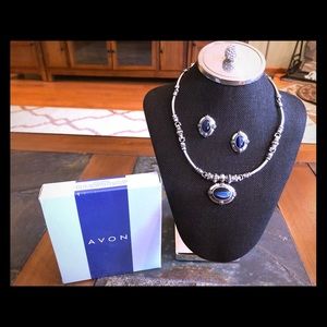 Avon Textured Collar Necklace & Earrings Set